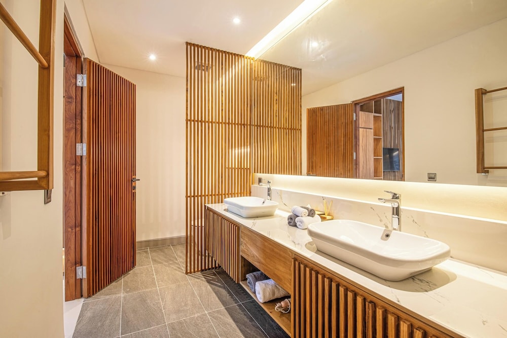 Opulent 6BR Villa, 400m From Canggus Golden Shore