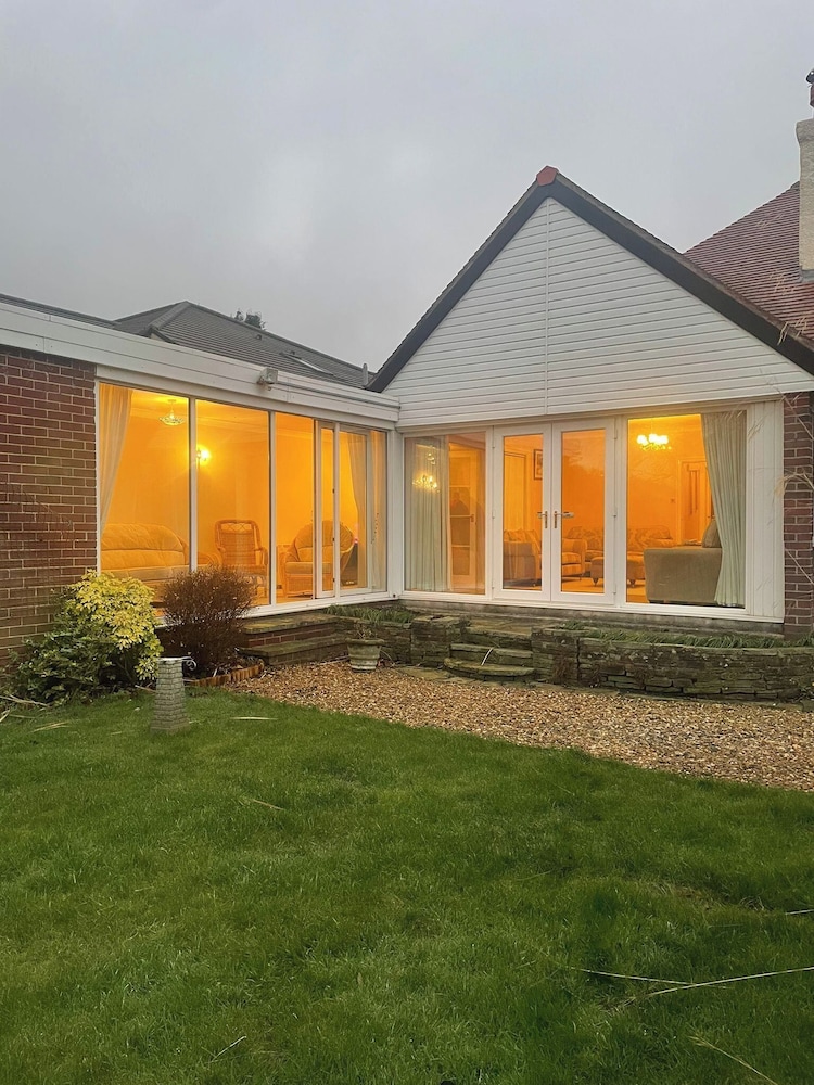 Charming Home in Huddersfield w/ Parking Petsok