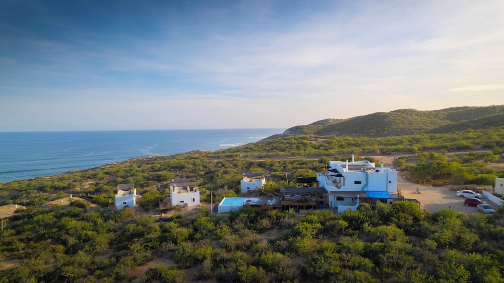 Hotel The White Lodge - Image 1