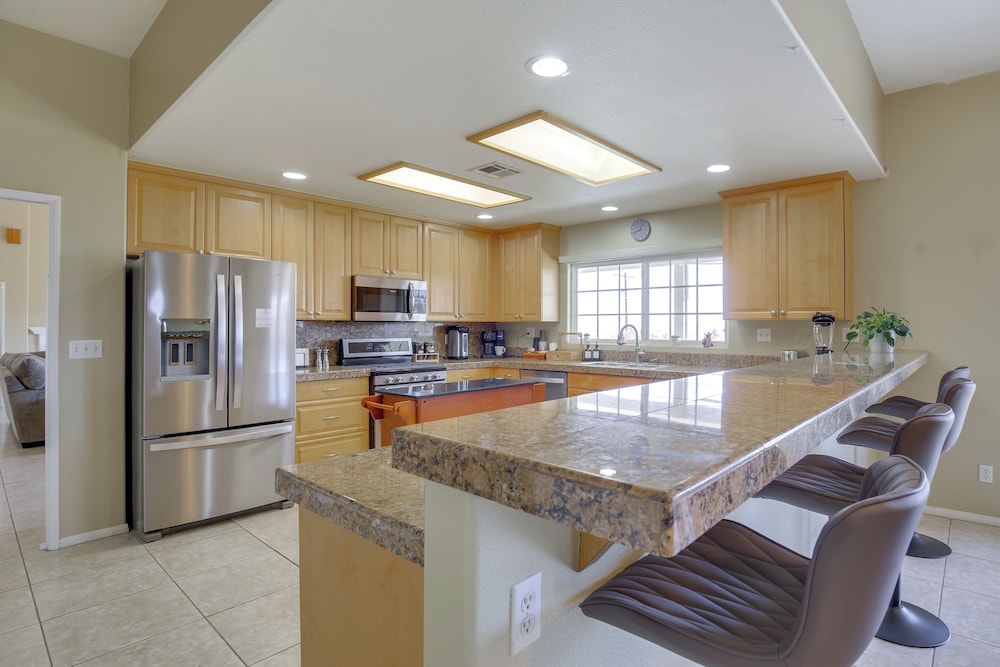 Desert Escape: 360 Mtn Views & Saltwater Pool/spa