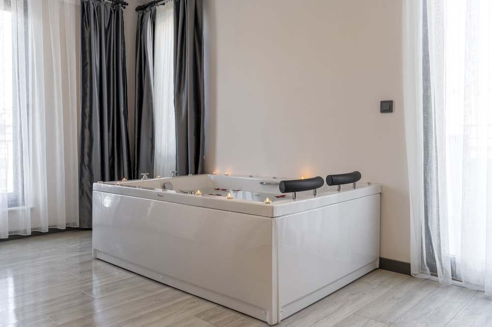 IRENIC HOTEL