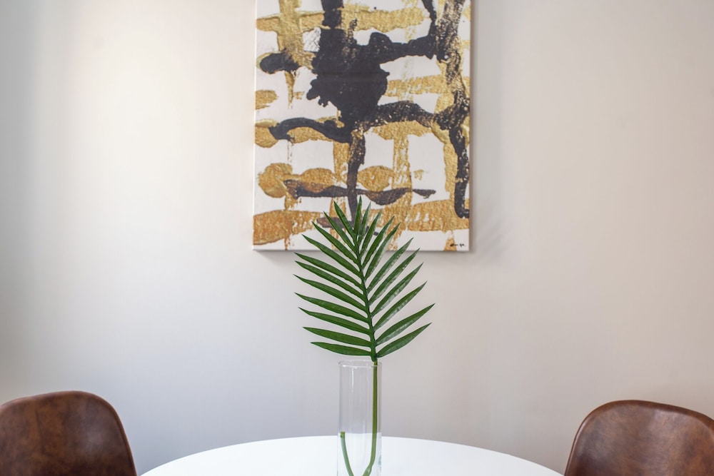 Nice 1BR Spot - Eastwood rep