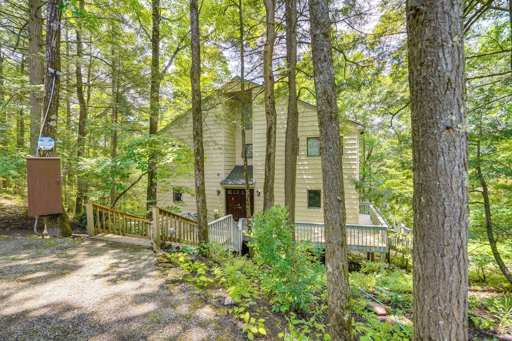 Great Barrington Lakeside Getaway w/ Kayak & Grill view 4