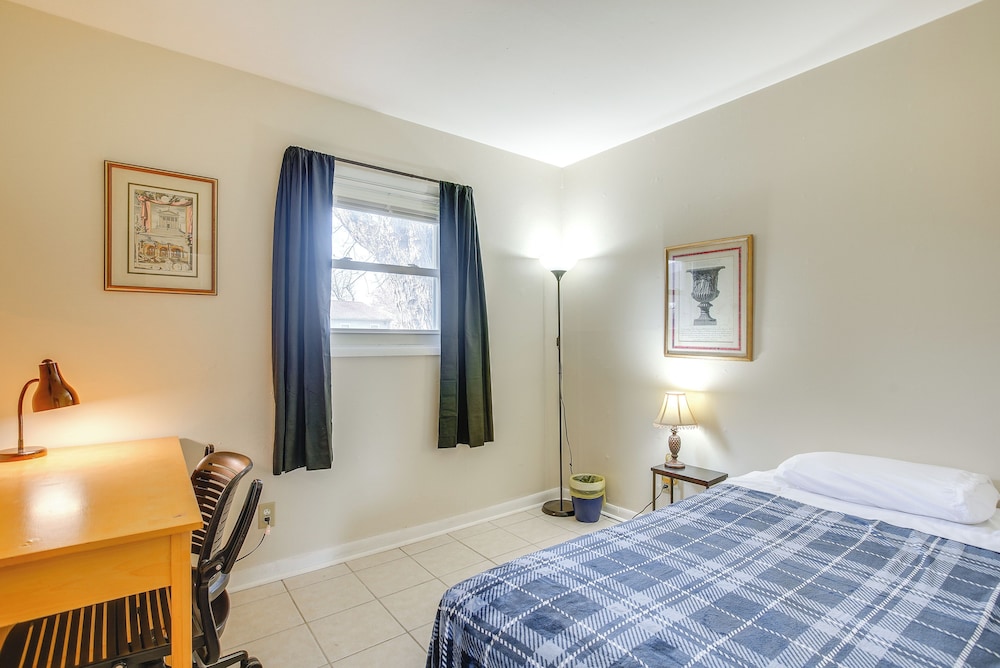 7 Mi to Dtwn Dayton: Home in Kettering w/ Yard