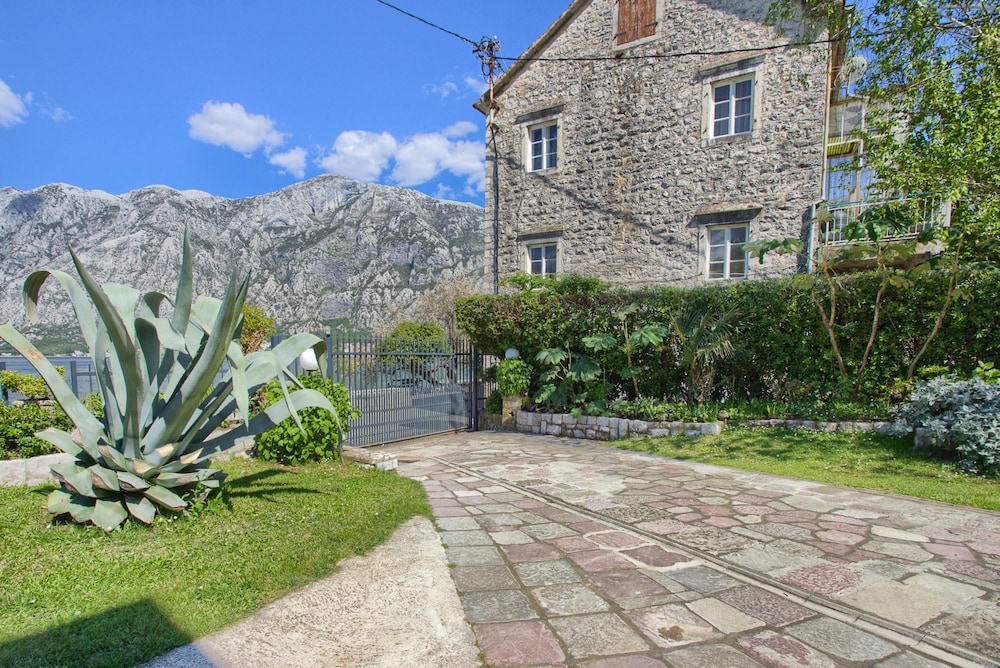 Apartments Ivanovic