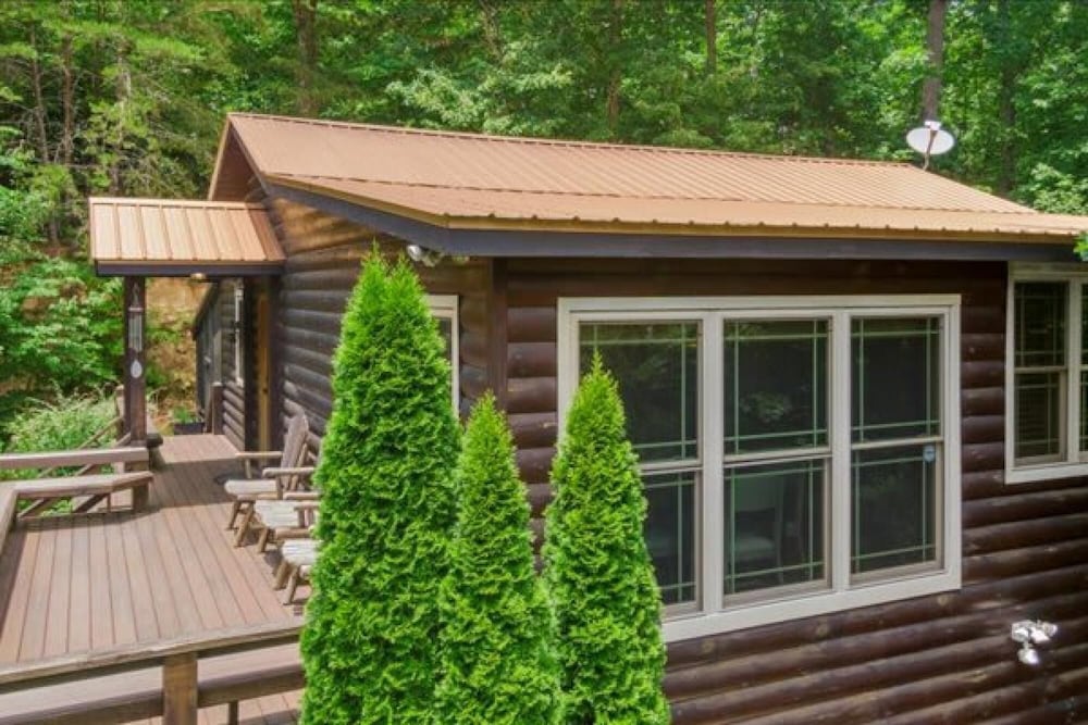 Underlook Cabin-secluded Cabin With Wifi Large Deck Gas Grill Wood Fireplace view 2
