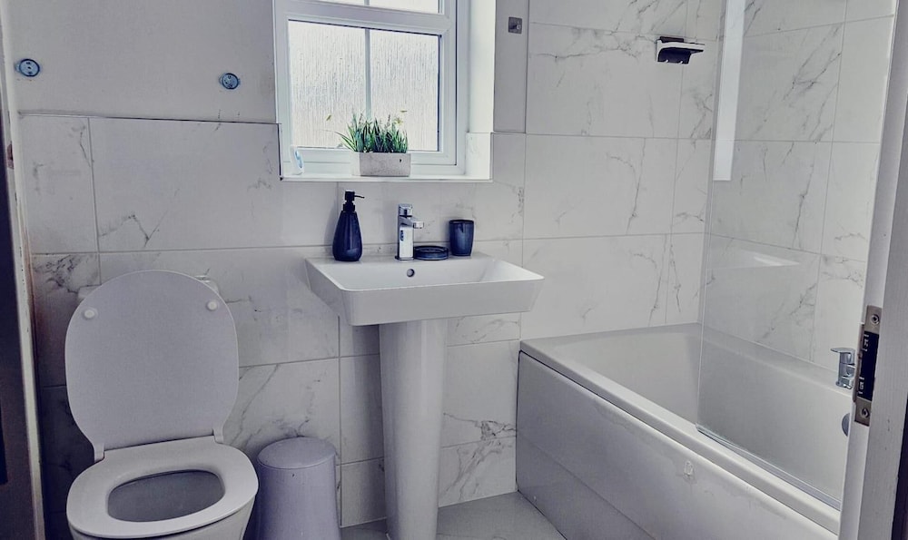 House - Sleeps 11 - Parking - Station Close