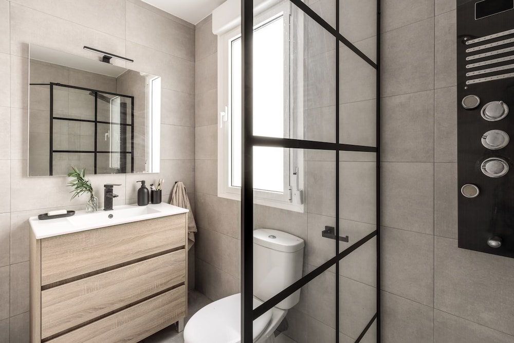 Zambrano - 4 Bedrooms and Office in Trafalgar