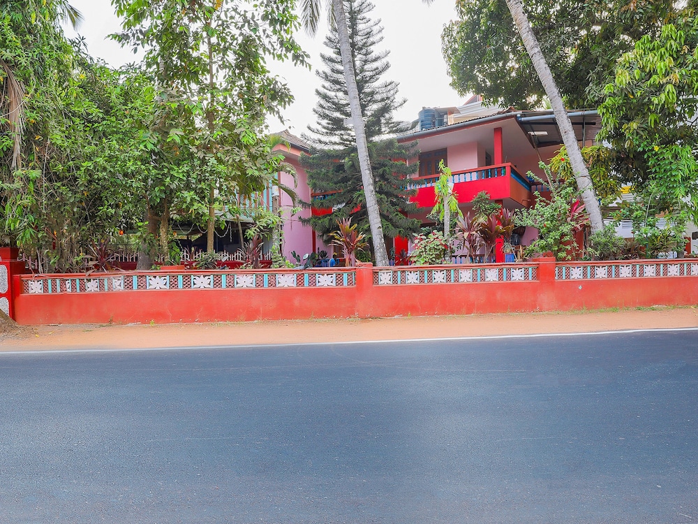 OYO 37494 Ma Micky Guest House view 4