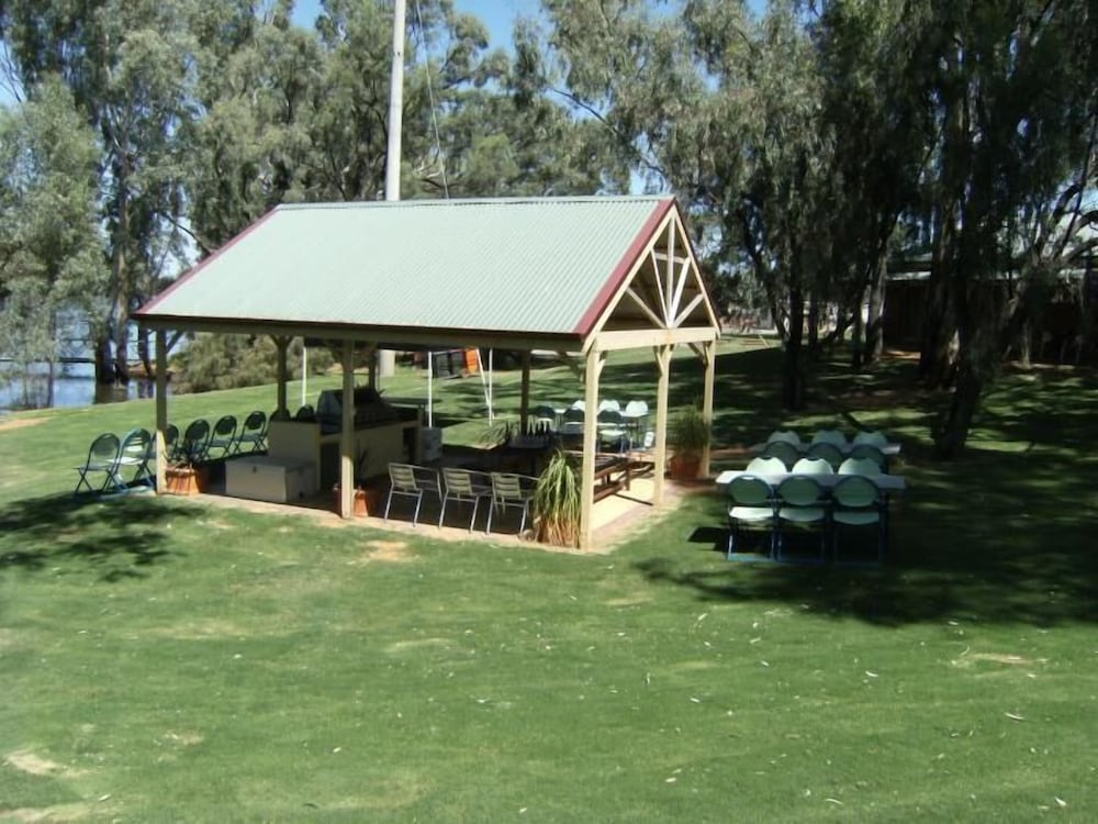 Euston Club Motel