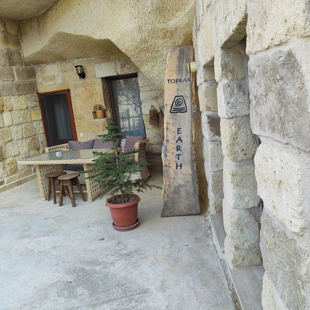 Deep Cave House