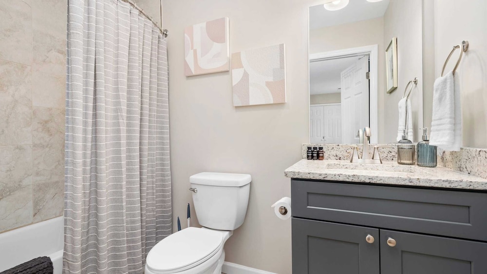 10 Townhomes, Sleeps 89 6 Mins to DT Asheville Sycamore Cove by Avantstay