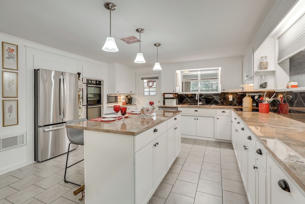 4 Mi to Uptown! Quiet Greenwood Stay w/ Patio