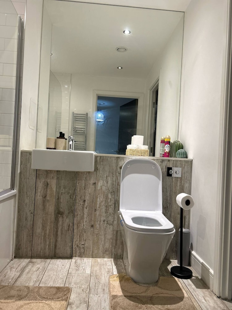 The Dyche - Central Manchester Spacious Apartment - Local Attractions