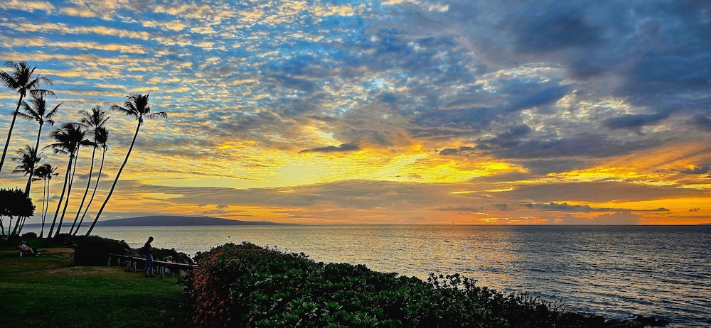 2BR/2BA Oceanfront Condo in Maui Sunset