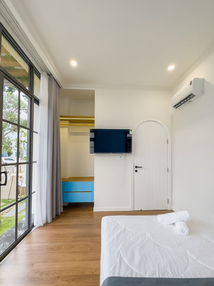 Deluxe 4 Br Warm Villa - Novaworld PT
