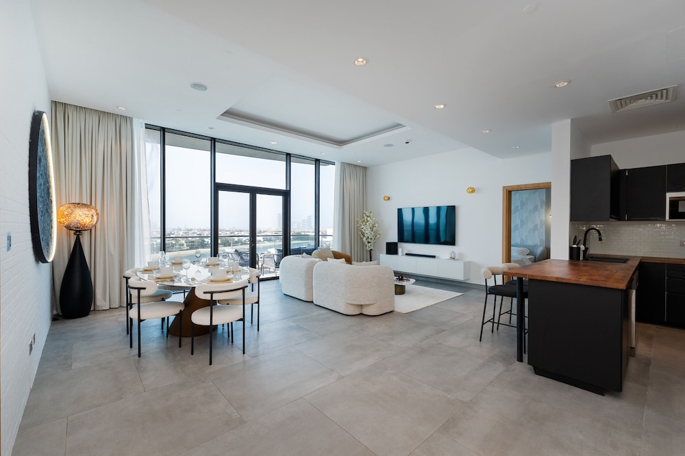Refined 3BR Apt w Beach Access at The Palm