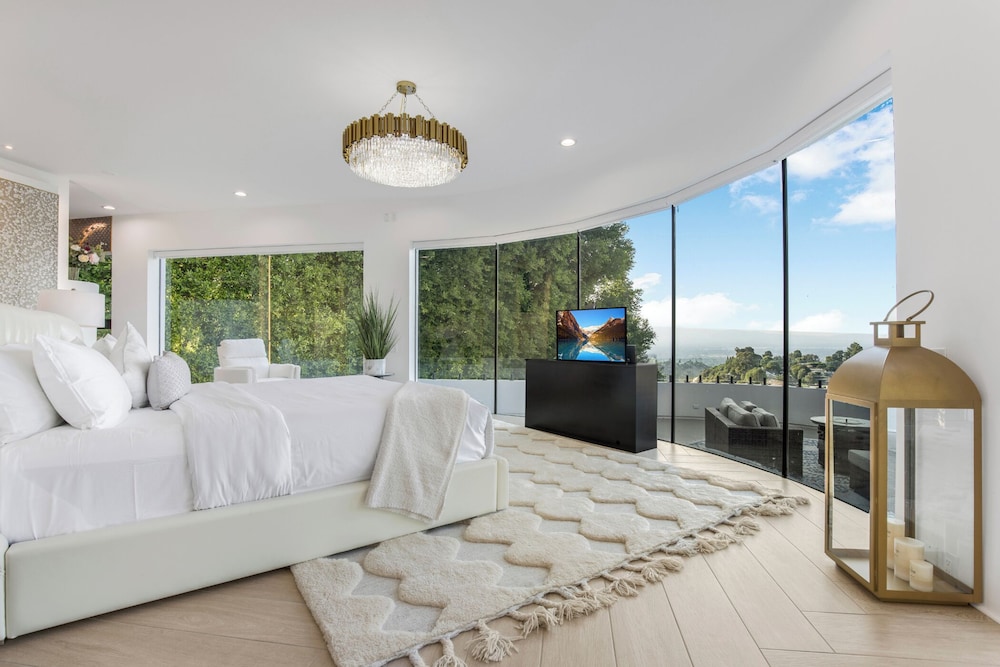 Los Angeles Vacations - Bel Air Yacht Mansion - Property Image 26