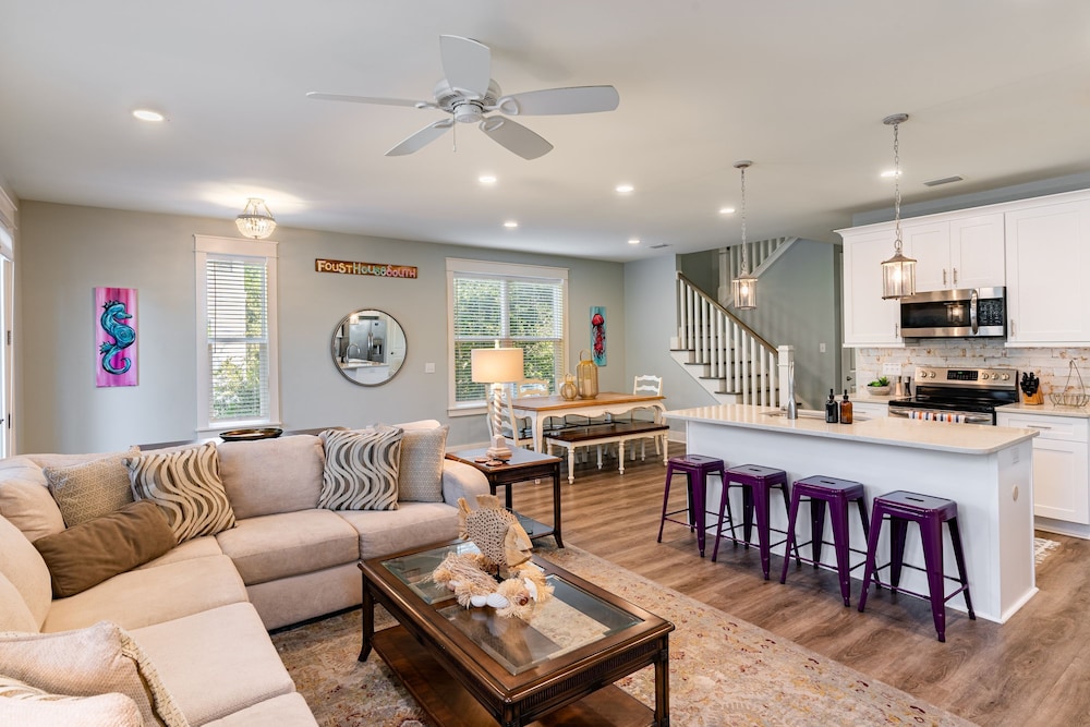 Gulf Coast Gem by Avantstay 3 Blocks to Beach Town Plaza Community Pool