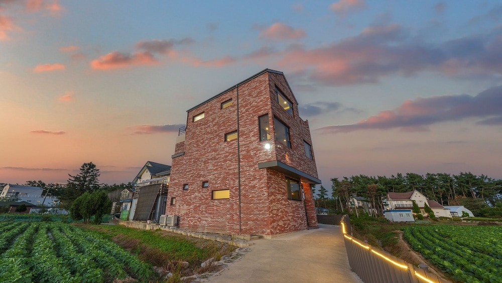 Gangneung Staydasiolgae Poolvillapension