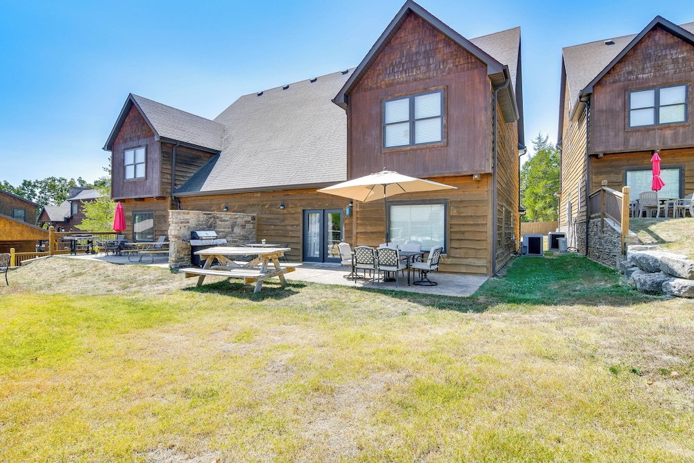 Table Rock Lake Home w/ Boat Slip, Near 76 Strip!