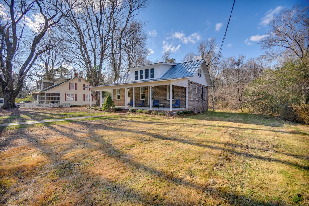 Radiant Gloucester House w/ Private Porch! in Gloucester, US