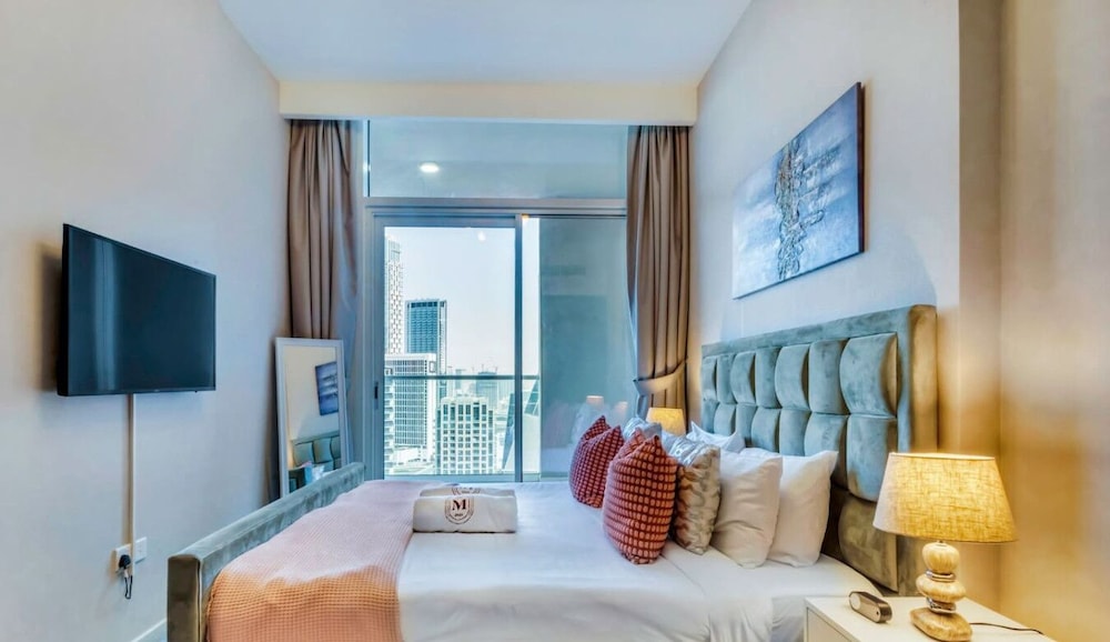 Waterfront 2BR w Canal View Near Burj Khalifa