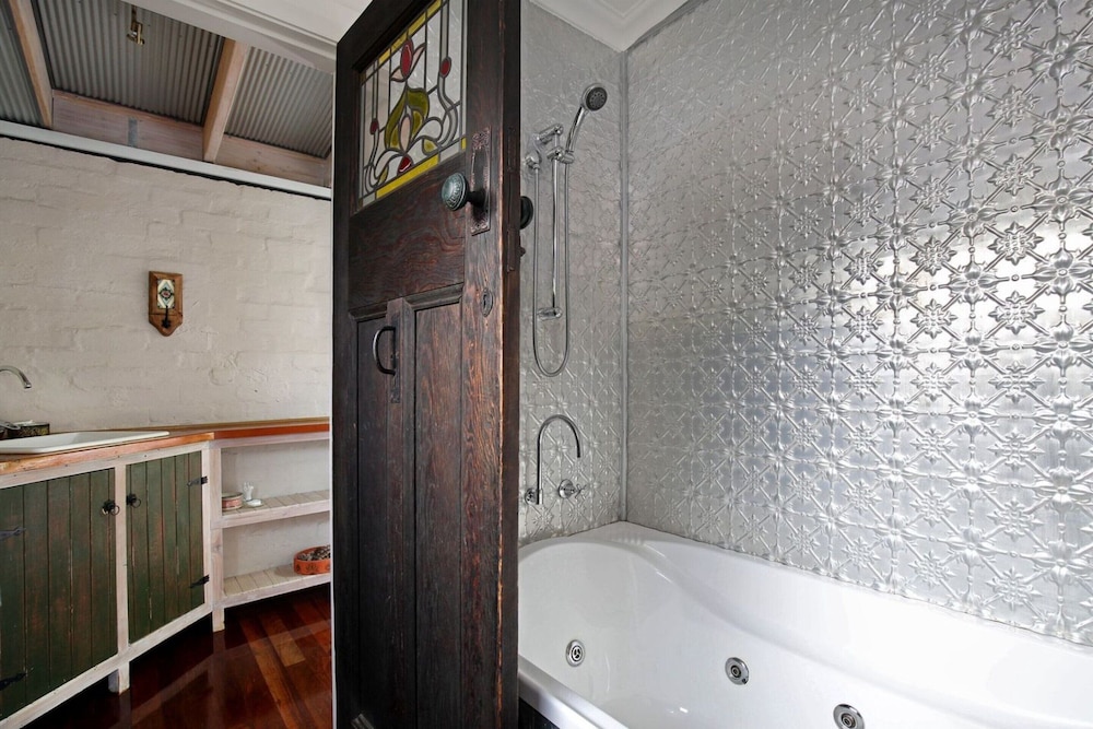 Little Haven Leura Cottage With Spa Bath and BBQ