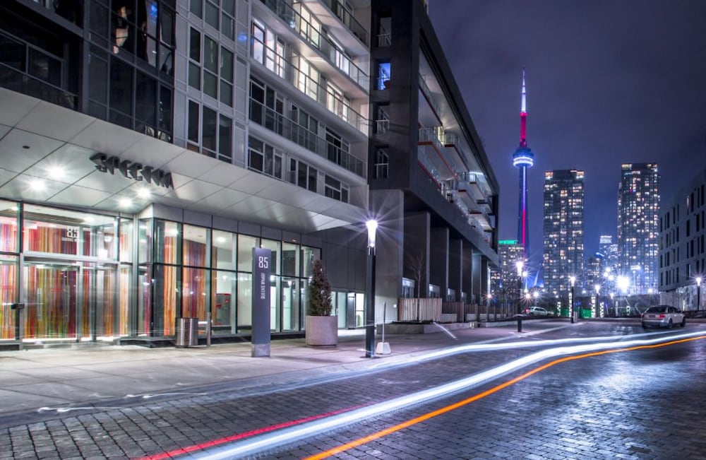 City Condo by Rogers Centre - Image 1