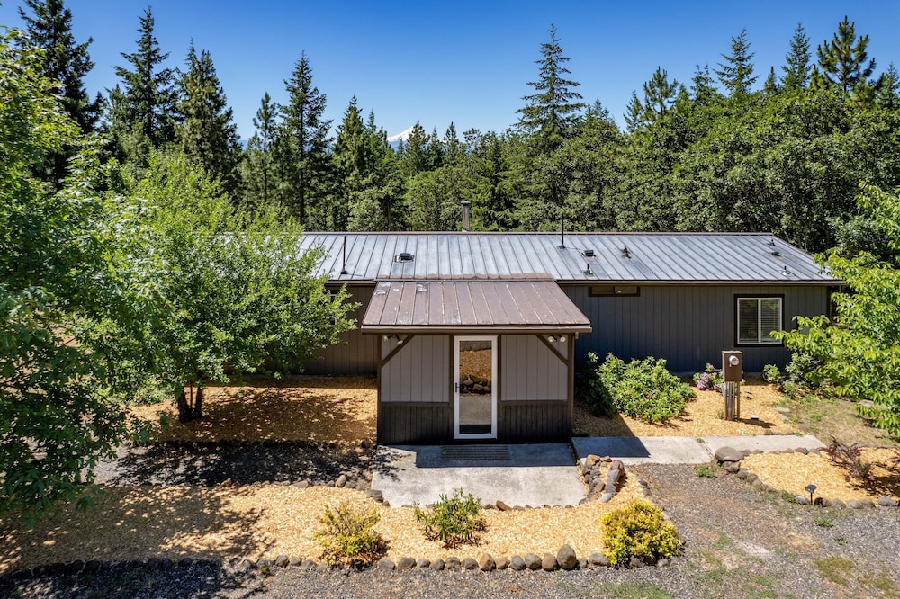 Orchard Haven Guest House 2 Bedroom Home by RedAwning