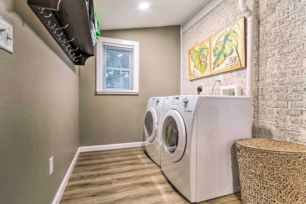 Remodeled Dtwn Hot Springs Home w/ Porch! view 2