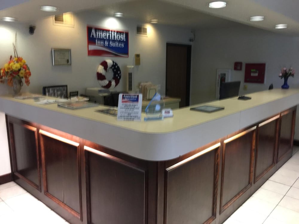 Capital O Amerihost Inn and Suites Fulton Hwy 54 MO