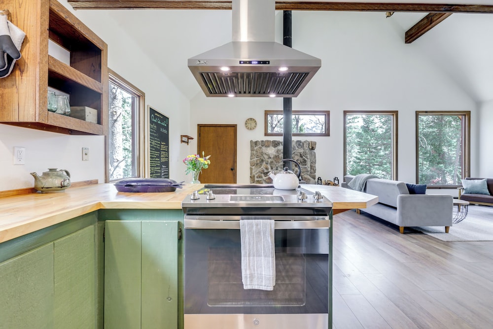Steps to Crystal River: Hideaway w/ Mountain Views