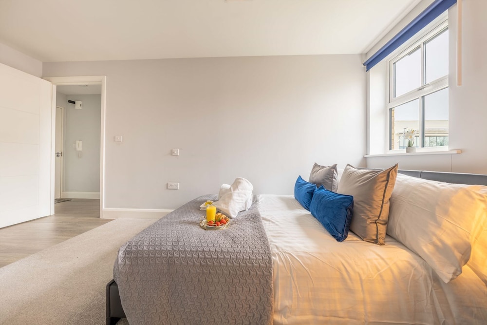 Super Luxe Central Maidenhead Apartment view 2