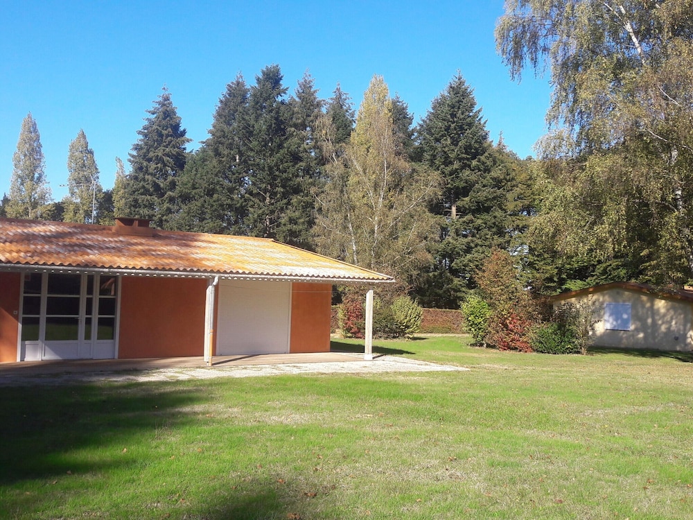 Gite Located in Lush Greenery view 2