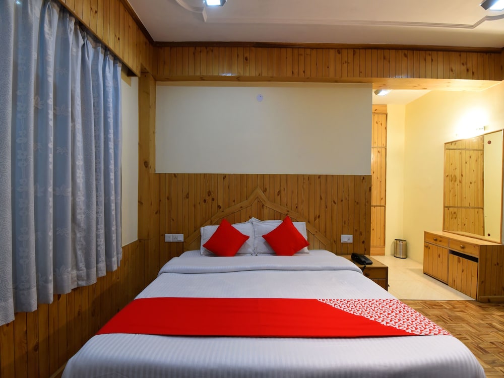 OYO 14150 Celebriti Suites