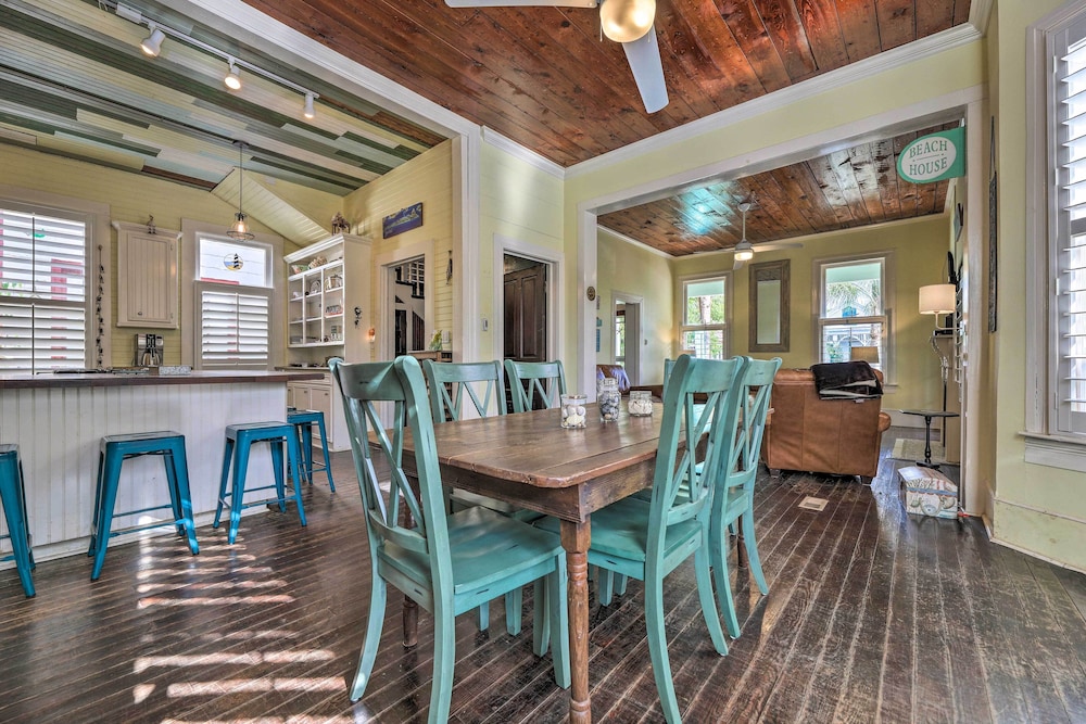 Historic Galveston Hideaway, Walk to the Beach!