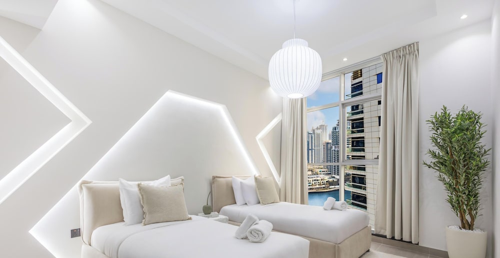 LUX The Sky Dubai Eye View Suite