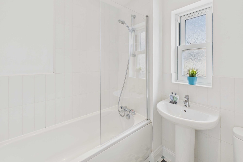Host Stay Clearwell Gardens
