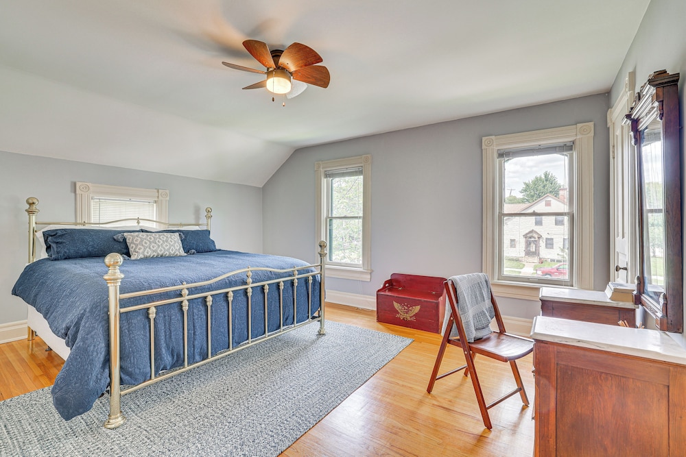 Charming Home: 3 Blocks to Winona State University view 4