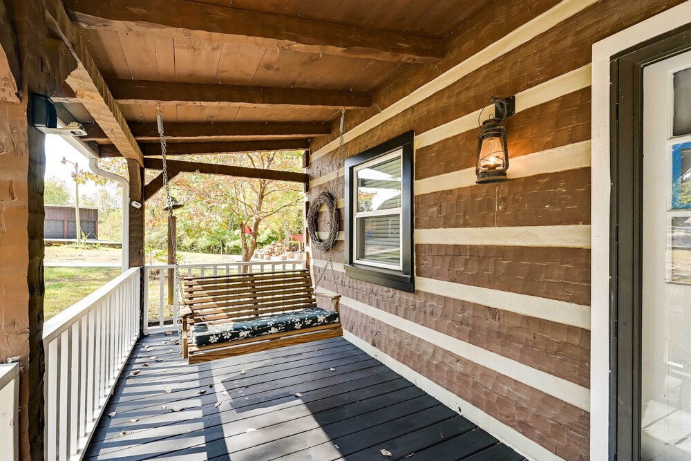 Mammoth Cave Cabin w/ Fire Pit - 3 Mi to Lake! view 4