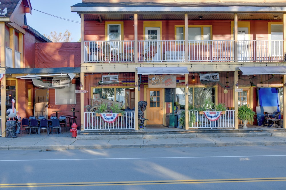 Balcony + Scenic Views: Chautauqua Lake Retreat view 5