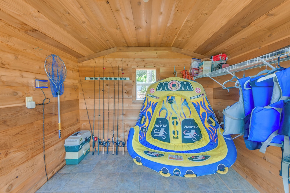 Private Dock + Porch: Lakefront Retreat in Cobb!