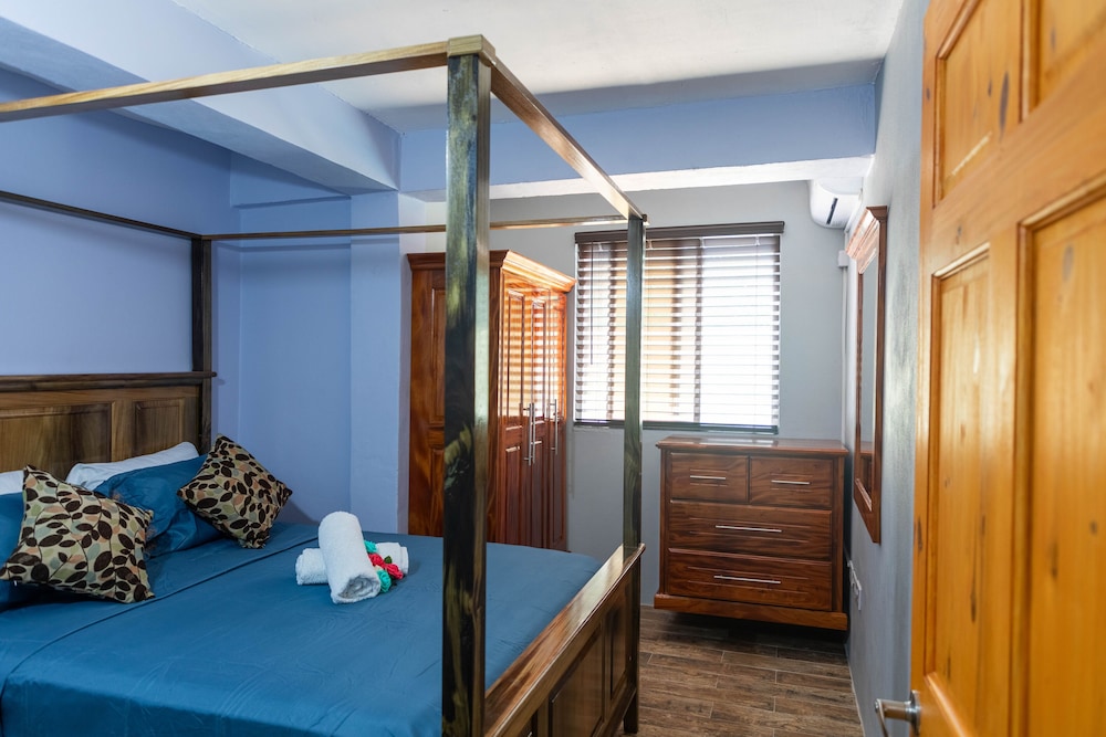 Topaz Apartment Villas-Pool Side Piton v view 5