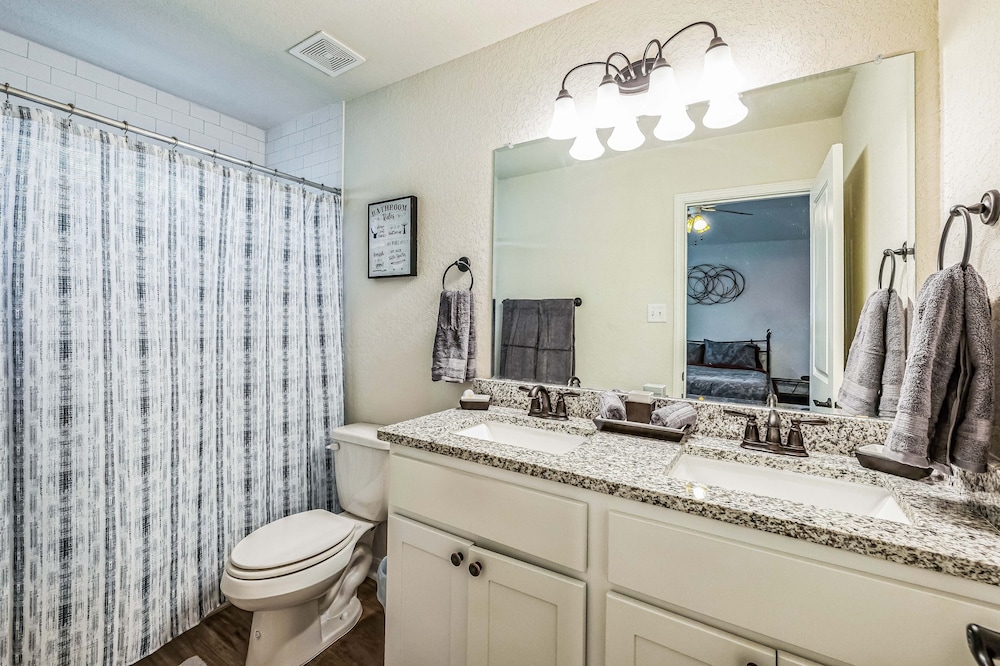 Modern 3br In Gated Community Near Jbsa & Seaworld 3 Bedroom Duplex