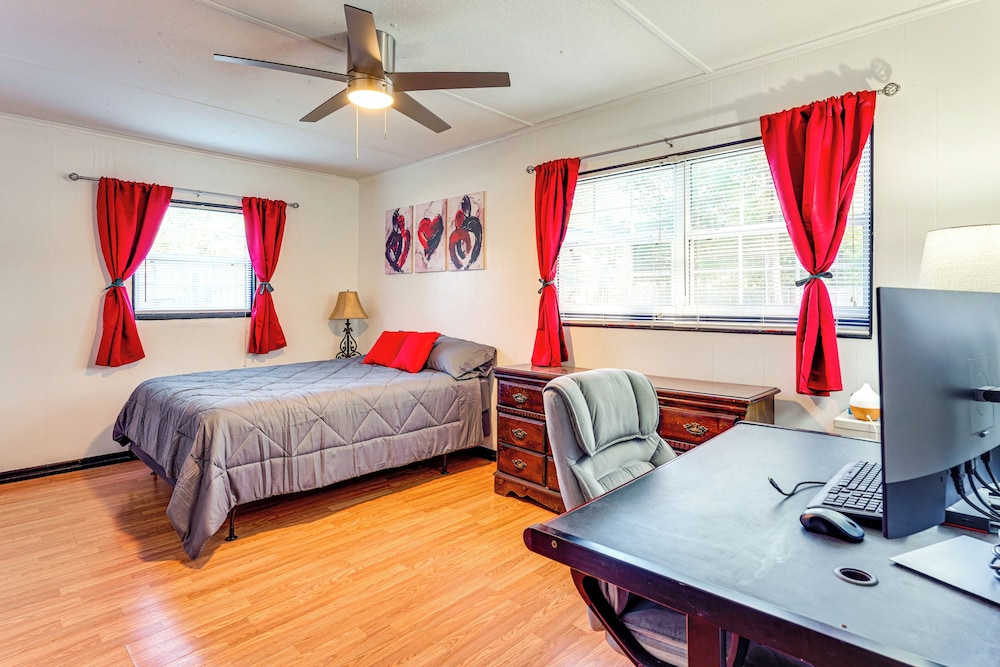 Kayak, Snorkel & More: Quiet Home in High Springs!