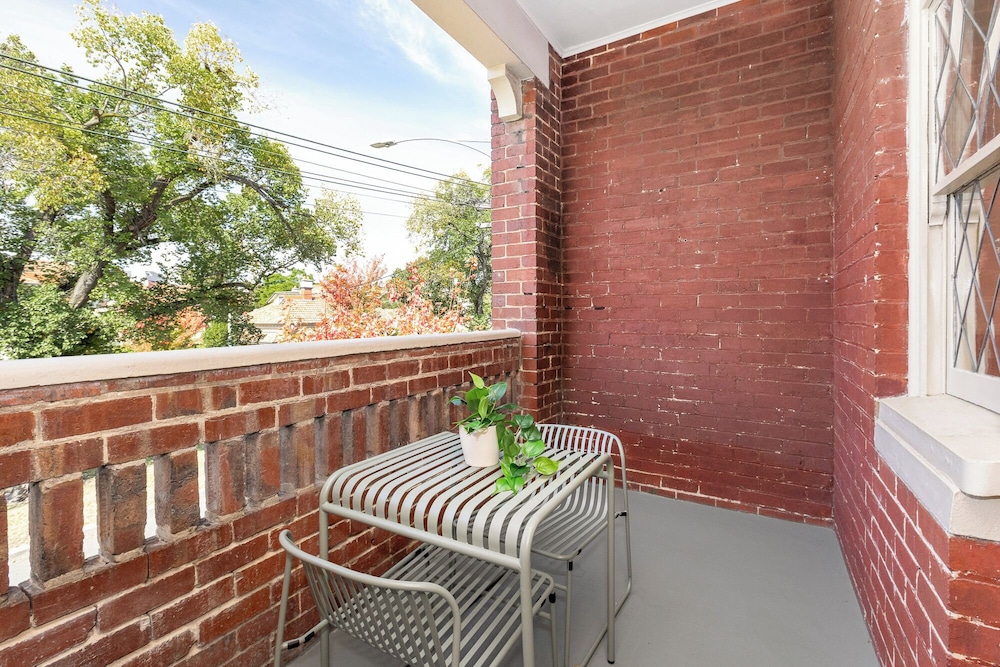 Simpson Street Apartments by Urban Rest