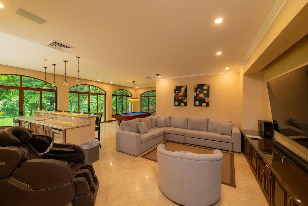 - Casa Zafiro 7 Bedrooms Private Pool