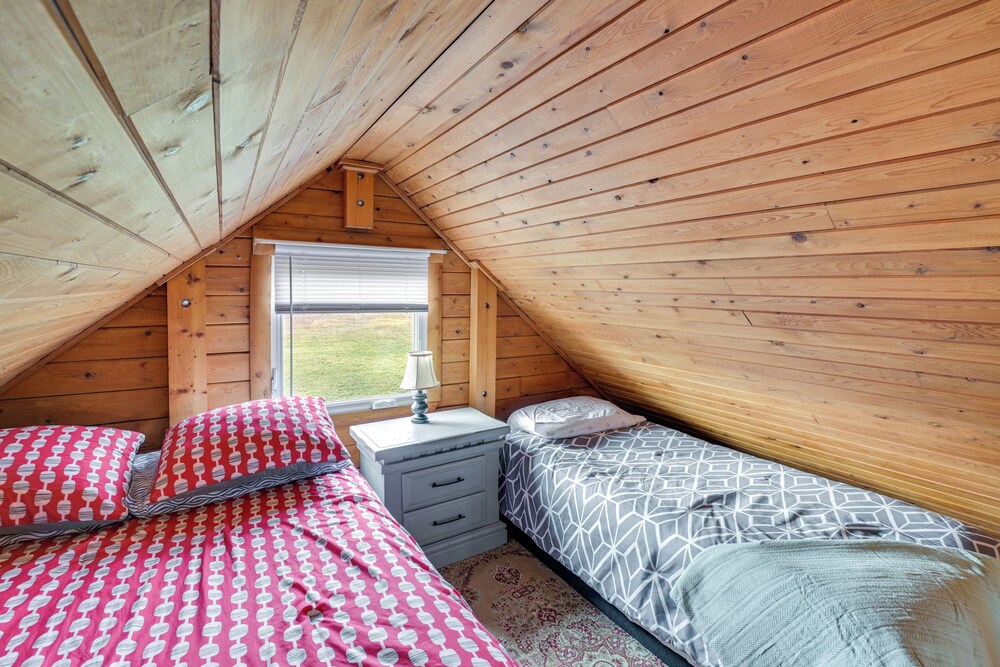 All-season Long Lake Base Camp! Family Cabin