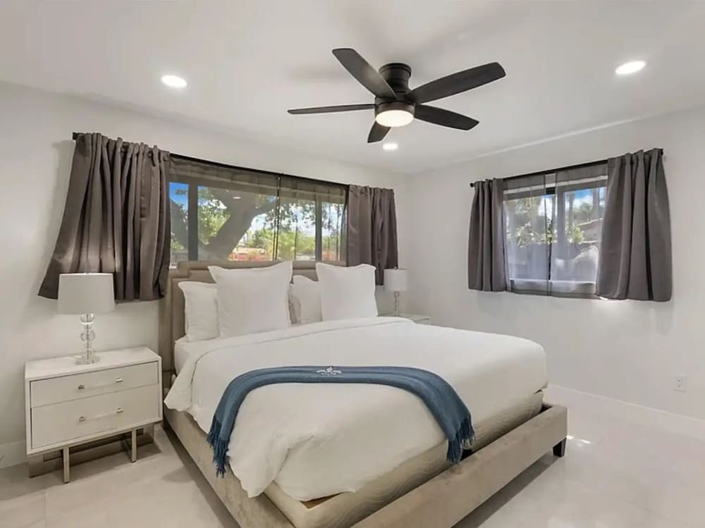 Stylish 4BR 2BA Home w Spacious Backyard in Vibrant Wilton Manors